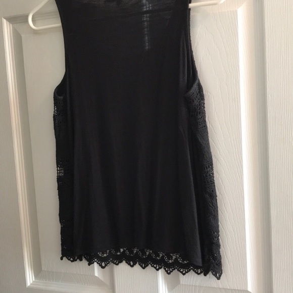 Boho black lace crochet design tank top - Picture 3 of 4